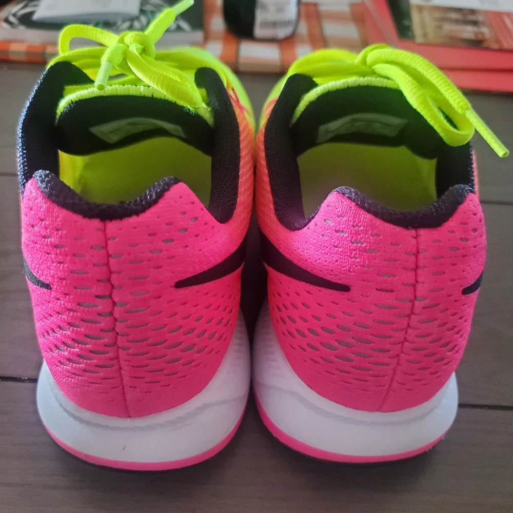 🚨🚨Nike Zoom Pegasus 33 Lime Green and Pink Running Shoes🚨🚨 - Picture 2 of 8